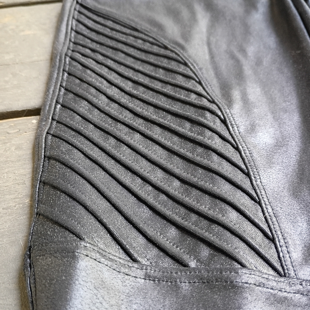 Spanx Moto Black High Rise Faux Leather Leggings Women's Medium - Picture 5 of 7